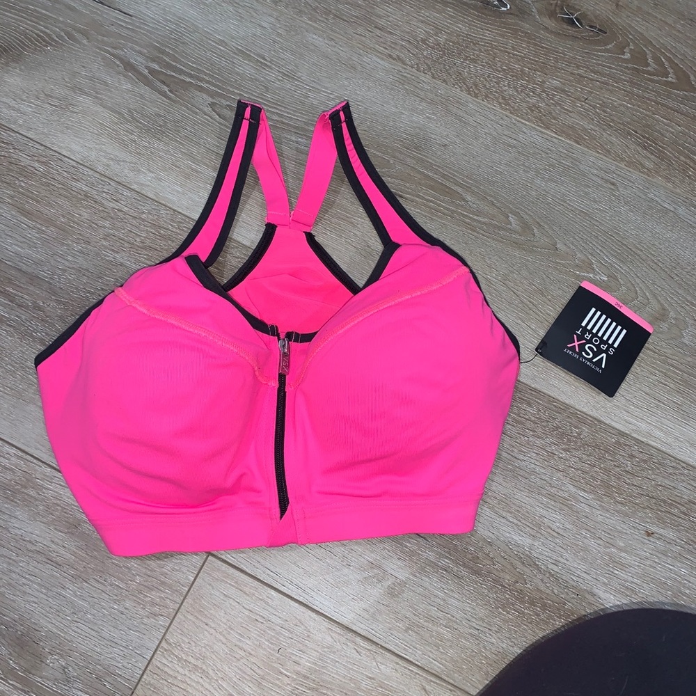 Victoria’s Secret Zip up Sports bra brand new.